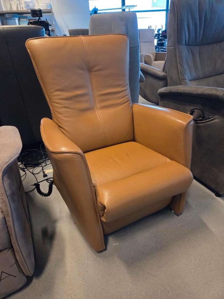 Sta op stoel Prominent / leer, Huis en Inrichting, Fauteuils, Leer, 50 tot 75 cm, Minder dan 75 cm, Ophalen