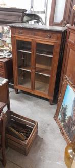 Vitrine kast, Ophalen