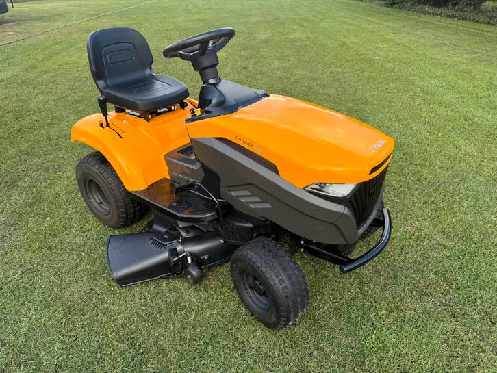 Stiga tornado 2098 als nieuw.     Zitmaaier, Tuin en Terras, Grasmaaiers, Zo goed als nieuw, 50 cm of meer, Versnellingen, Ophalen