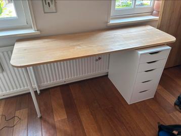 Beuken bureau  / werkblad / speeltafel met verstelbare poten beschikbaar voor biedingen