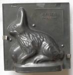 Nr Y413: Metalen chocoladevorm paashaas, Diversen, Pasen, Ophalen of Verzenden, Kaiser. Tweedehands, onbekend., Tweedehands, onbekend.