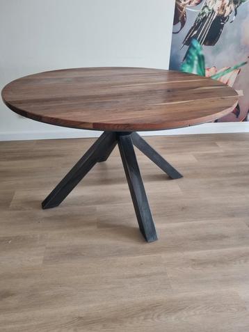 Eettafel rond XOOON 130cm doorsnee

Gekocht bij Jansen Totaa beschikbaar voor biedingen