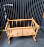 Houten Poppenbedje met mobielhouder, Ophalen, Zo goed als nieuw