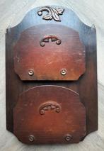 Antieke houten krantenhanger, Ophalen