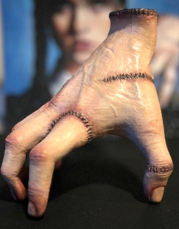 Wednesday Thing Addams Family beschikbaar voor biedingen