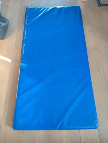 Turnmat blauw beschikbaar voor biedingen