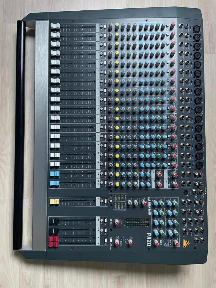 Allen & Heath PA20 Mengpaneel met flightcase, Muziek en Instrumenten, Mengpanelen, Gebruikt, 20 kanalen of meer, Microfooningang