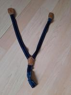 DONKERBLAUWE BRETELS MET STREEP MET LEERTJES EN KNOOPSGAT, Kinderen en Baby's, Babykleding | Overige, Ophalen of Verzenden, Zo goed als nieuw