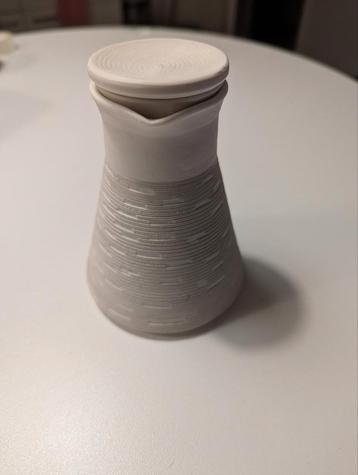 Keramische handgemaakte melk kannetje (prijs isbespreekbaar) beschikbaar voor biedingen