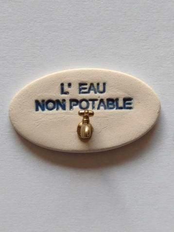 kraanbordje met kraan l'eau non potable / Fennicole, Verzamelen, Poppenhuizen en Toebehoren, Nieuw, Sanitair, Ophalen