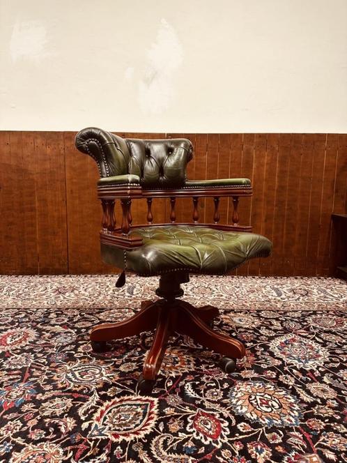 Engels Klassiek Chesterfield Bureaustoel, Antiek en Kunst, Antiek | Kantoor en Zakelijk, Ophalen