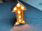 Lamp in de vorm van een pijl, Ophalen, Gebruikt, 50 tot 75 cm, Metaal