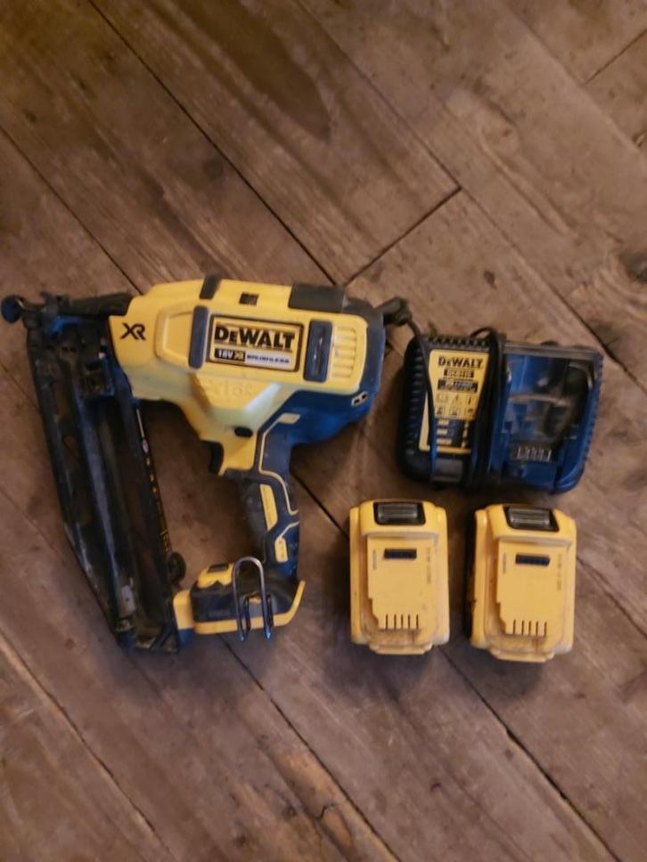 DeWalt DCN660 tacker / 2 x accu / lader in kist, Doe-het-zelf en Verbouw, Gereedschap | Overige machines, Zo goed als nieuw, Ophalen of Verzenden