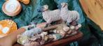 beeld schapen en lammetjes over een bruggetje, Antiek en Kunst, Ophalen of Verzenden