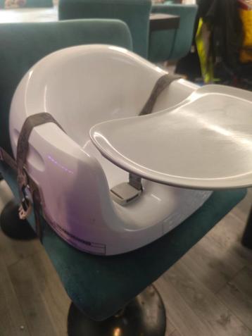 Bumbo zitverhoger met eet blad beschikbaar voor biedingen