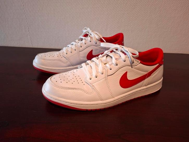 Nike Air Jordan 1 Low og University Red 45, Kleding | Heren, Schoenen, Zo goed als nieuw, Wit, Ophalen of Verzenden