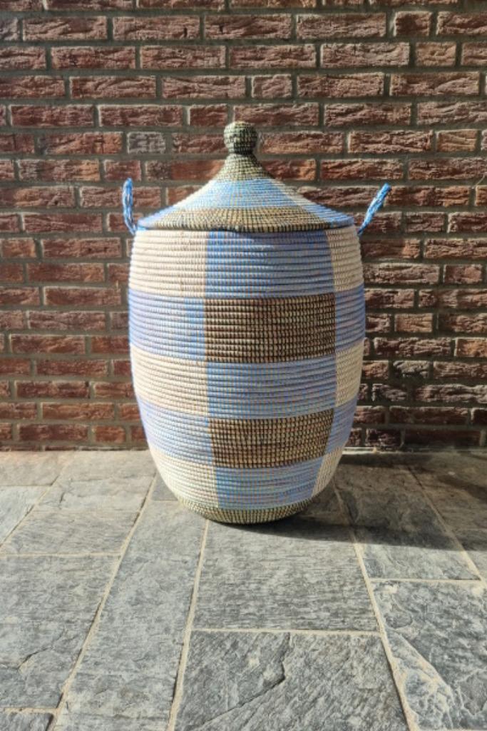afrikaanse wasmand handgemaakt van zeegras in Senegal, Huis en Inrichting, Woonaccessoires | Schalen en Manden, Nieuw, Mand, Rond