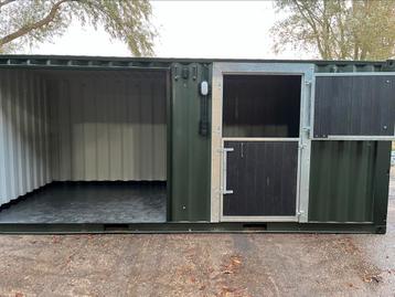 Schuilstal met opslag  beschikbaar voor biedingen