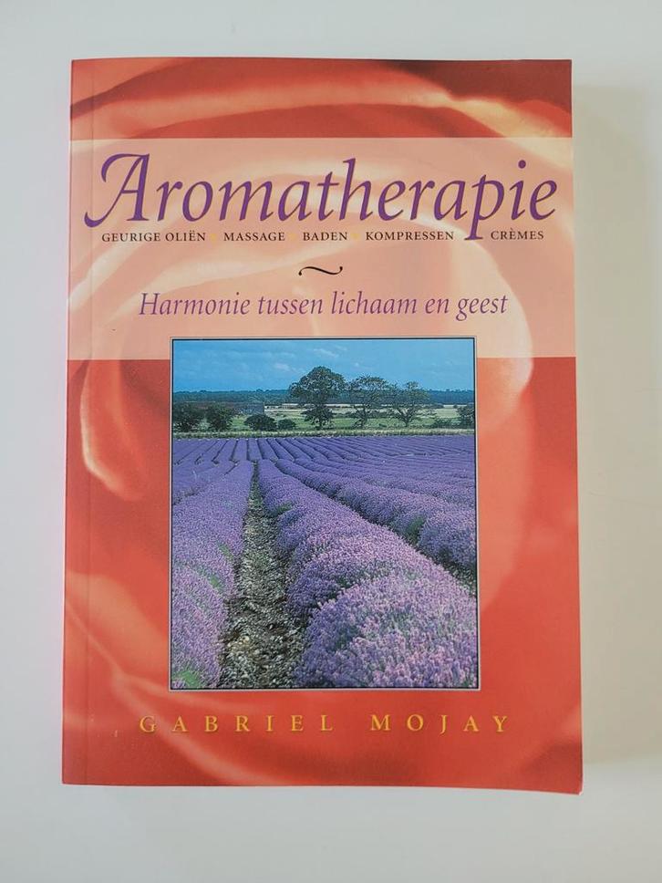 Aromatherapie - Harmonie tussen lichaam en geest, Boeken, Esoterie en Spiritualiteit, Zo goed als nieuw, Achtergrond en Informatie