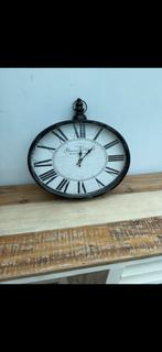 Een zwarte ovale klok van Paris Grand Hotel, Huis en Inrichting, Woonaccessoires | Klokken, Ophalen of Verzenden, Zo goed als nieuw