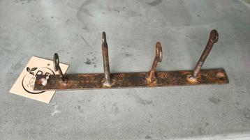 Wandhaken/kapstok van oude gerecyclede sleutels beschikbaar voor biedingen