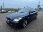 BMW 5-serie 520i M5 Sport Executive Automaat 08-NX-VH, Auto's, BMW, Achterwielaandrijving, Gebruikt, Blauw, Overige brandstoffen