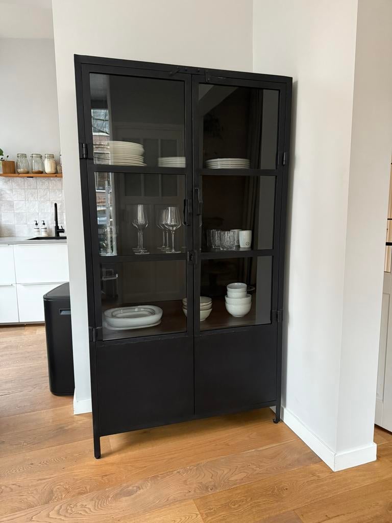 Zwarte industriële vitrinekast van Gigameubel, Ophalen, 50 tot 100 cm, Zo goed als nieuw, Glas