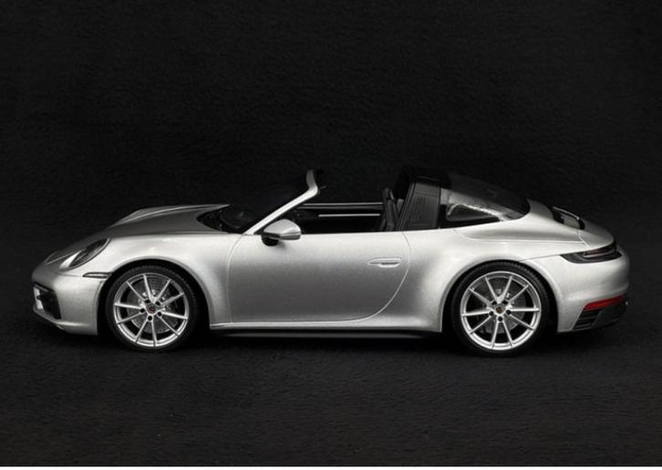 1:18 Porsche 911 992 Targa 4 GTS - 2021 - Zilver !!! SALE !!, Hobby en Vrije tijd, Modelauto's | 1:18, Nieuw, Auto, MiniChamps