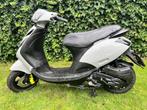 Mooie Piaggio Zip scooter in de kleur Porsche kreide, Ophalen, Gebruikt, Benzine, Piaggio