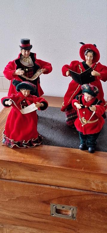 Dickens Kerst Groep (4) in Doos Zie Foto's  beschikbaar voor biedingen