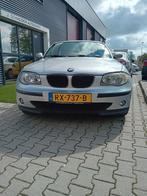 BMW 118I 2005 Grijs 5 deurs APK 04 2025, Te koop, Zilver of Grijs, Geïmporteerd, 5 stoelen