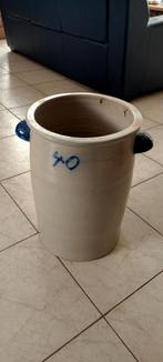 Oude aardewerk (Keulse) pot met handvatten, Ophalen