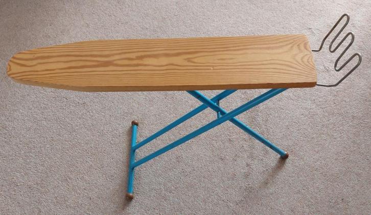 oud (antiek) kinderstrijkplankje metalen frame -houten plank, Verzamelen, Retro, Huis en Inrichting, Ophalen