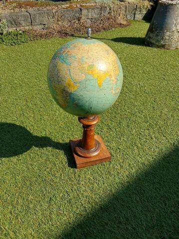 Wereldbol/globe beschikbaar voor biedingen