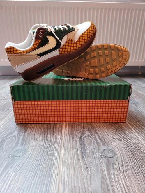 NIKE AIR MAX 1 - SUSAN MISSING LINK 42.5 / US 9 / 27 CM, Kleding | Heren, Schoenen, Nieuw, Ophalen of Verzenden