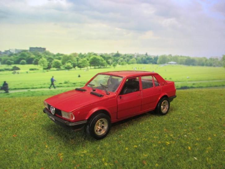1/25 Alfa Romeo Giulietta 1.6 - Polistil rood, Hobby en Vrije tijd, Modelauto's | 1:24, Gebruikt, Ophalen of Verzenden