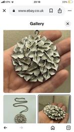 Vintage Silver Tone blaadjes Medallion, Ophalen of Verzenden, Zilver, Overige materialen, Overige voorstellingen