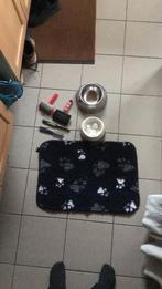 Borstel,kam voerbak, kleedje, honden jasje hond tot 12 kilo, Ophalen of Verzenden, Gebruikt