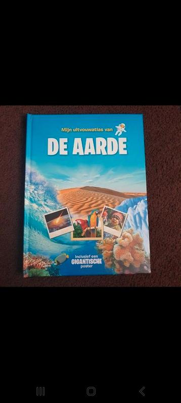 Mijn uitvouwatlas van de aarde beschikbaar voor biedingen