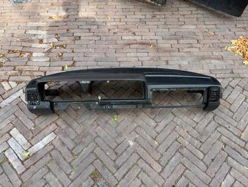 Volvo 240 scheurvrij dashboard beschikbaar voor biedingen