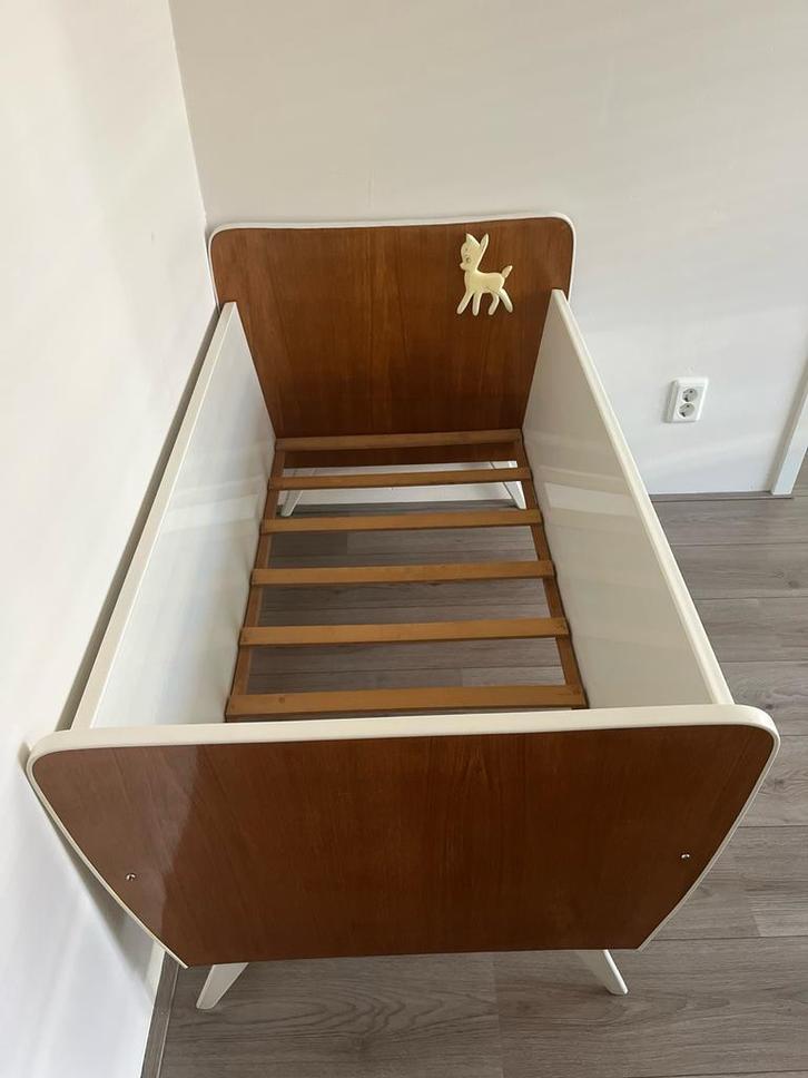 Vintage ledikant met Hertje, Kinderen en Baby's, Babywiegjes en Ledikanten, Gebruikt, Wieg, Ophalen of Verzenden