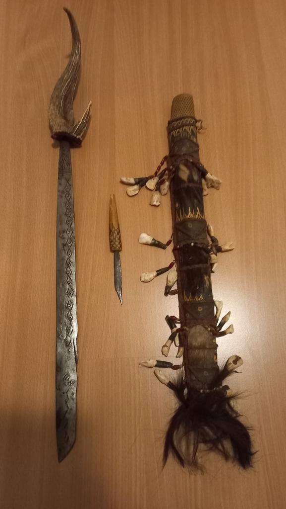 Authentieke Dayak Mandau Koppensneller Zwaard, Antiek en Kunst, Kunst | Niet-Westerse kunst, Ophalen of Verzenden