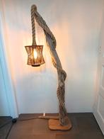 Landelijke staande vloerlamp van drijfhout boomstam, Huis en Inrichting, Lampen | Vloerlampen, Nieuw, Ophalen of Verzenden, 150 tot 200 cm