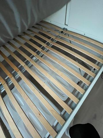 IKEA Bedframe 200x160 - Zo goed als nieuw! - afbeelding 1