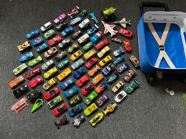 Ca 80 auto’s Hotwheels en een enkele Matchbox (incl koffer), Kinderen en Baby's, Speelgoed | Speelgoedvoertuigen, Gebruikt, Ophalen