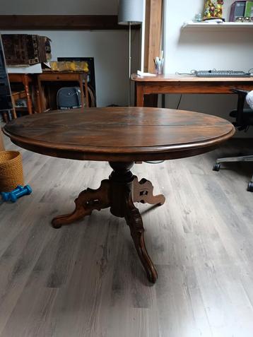 Antieke salontafel model Biedermeier  beschikbaar voor biedingen