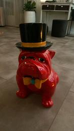 Rode Bulldog beeld met hoed rood 47cm, Ophalen of Verzenden, Dier, Zo goed als nieuw