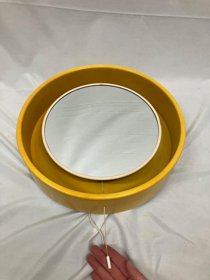 Space Age vintage verlichte wandspiegel geel, Huis en Inrichting, Woonaccessoires | Spiegels, Gebruikt, Minder dan 50 cm, Minder dan 100 cm