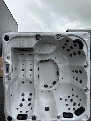 Gebruikte spa jacuzzi balboa INCL INSTALLATIE EN GARANTIE beschikbaar voor biedingen