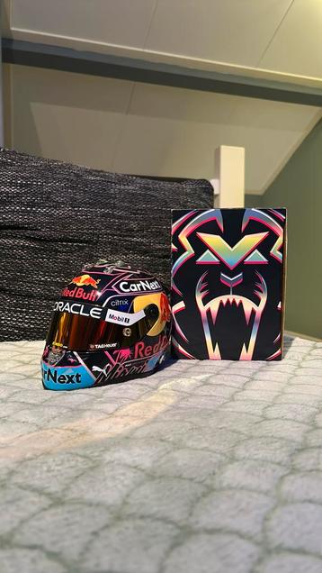 Max Verstappen Helm 1:2 Miami 2022 beschikbaar voor biedingen